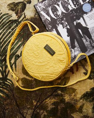 Essenza Essenza schoudertas Reese velvet mustard