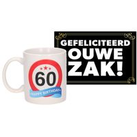 Verjaardag cadeau mok/beker 60 jaar print 300 ml + A5-size wenskaart ouwe zak - thumbnail