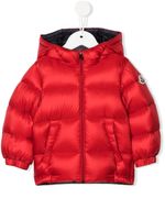 Moncler Enfant veste en duvet d'oie à patch logo - Rouge - thumbnail