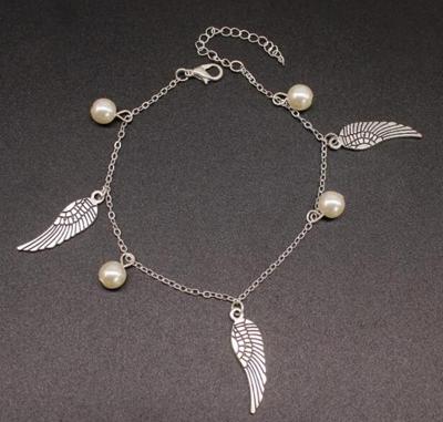 Zilverkleurige Enkelbandje met Parels en Engelenvleugel Bedels - Sieraden - Spiritueelboek.nl Zilverkleurige Enkelbandje met Parels en Engelenvleugel Bedels - Sieraden - Spiritueelboek.nl