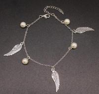 Zilverkleurige Enkelbandje met Parels en Engelenvleugel Bedels - Sieraden - Spiritueelboek.nl