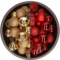 74x stuks kunststof kerstballen mix van goud en rood 6 cm