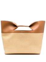 Alexander McQueen sac cabas The Bow en paille tressée - Tons neutres