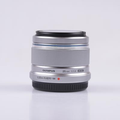 Olympus M.Zuiko Digital ED 25mm f/1.8 - Zilver