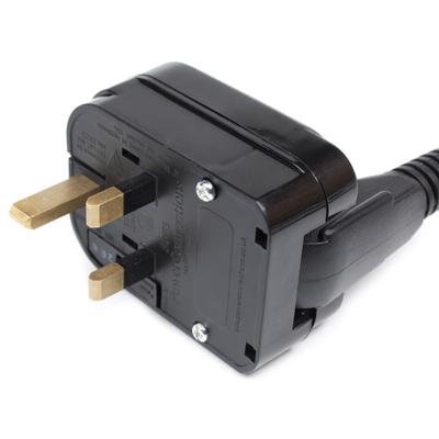 Powerconnections SCP3 Schuko naar UK verloopadapter Powerconnections SCP3 Schuko naar UK verloopadapter