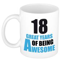 18 great years of being awesome cadeau mok / beker wit en blauw - verjaardagscadeau - feest mokken