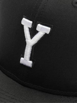 MSTRDS / snapback cap Y Letter in zwart MSTRDS / snapback cap Y Letter in zwart