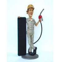 Butler Gasoline Man Met Menu Beeld - thumbnail