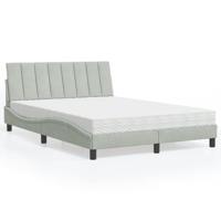 vidaXL Bed met matras fluweel lichtgrijs 140x200 cm