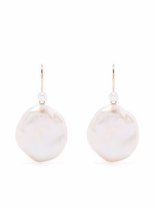 Mizuki boucles d'oreilles pendantes Petal en or 14ct ornées de perles