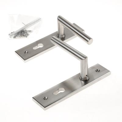 Krukgarnituur roestvaststaal massief haaks-model rechthoekig pc 72 Krukgarnituur roestvaststaal massief haaks-model rechthoekig pc 72