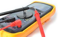 Skytronic digitale multimeter met 32 meetbereiken - thumbnail