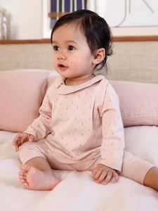 Set met gebreide babytrui met kraagje en broek nude