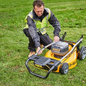 DeWALT DCMW564P2-QW grasmaaier Duwgrasmaaier