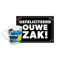 Verjaardagsmok/beker Hoera Pensioen tekst 300 ml + wenskaart ouwe zak