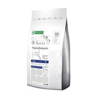 Nature's Protection Superior Care Droogvoer voor volwassen honden, voor gevoelige honden, hypoallergeen en met een hoog eiwitgehalte met zalm, met omega 3 en 6, eenvoudige spijsvertering (10 kg)