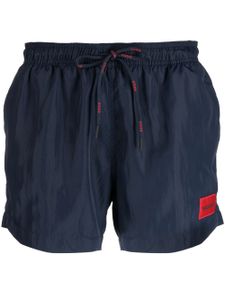 HUGO short de sport à patch logo - Bleu