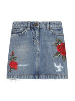 Dolce & Gabbana Kids short en jean à motif rose brodé - Bleu