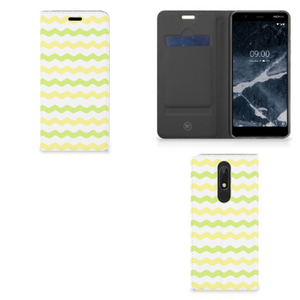 Nokia 5.1 (2018) Hoesje met Magneet Waves Yellow