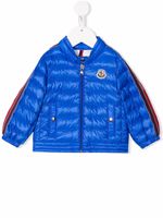 Moncler Enfant veste matelassée à patch logo - Bleu