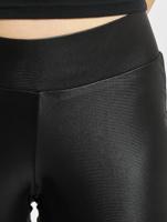 Urban Classics / shorts Imitation Leather Cycle in zwart