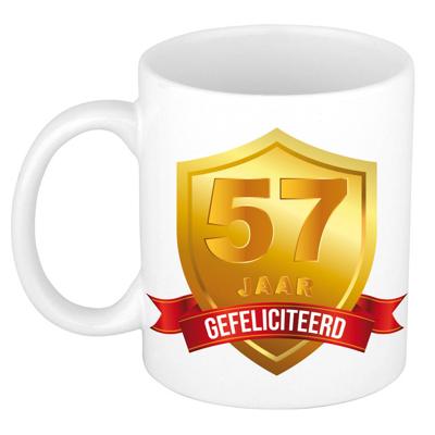 Gefeliciteerd 57 jaar jubileum/ verjaardag mok met gouden schild - feest mokken Gefeliciteerd 57 jaar jubileum/ verjaardag mok met gouden schild - feest mokken