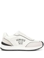 Versace baskets à logo brodé - Blanc