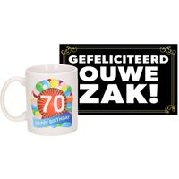 Verjaardag cadeau mok/beker 70 jaar print 300 ml + A5-size wenskaart ouwe zak - thumbnail