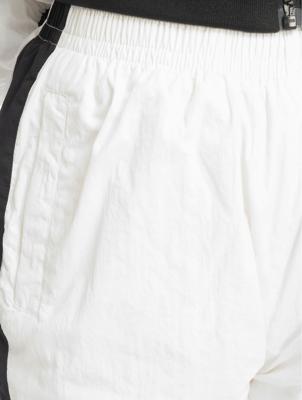 Urban Classics / joggingbroek Striped Crinkle in wit Urban Classics / joggingbroek Striped Crinkle in wit