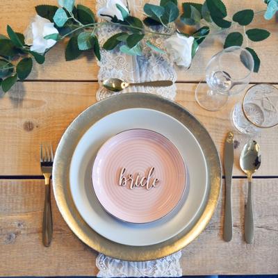 Houten naamkaartjes sierlijk