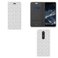 Nokia 5.1 (2018) Hoesje met Magneet Stripes Dots