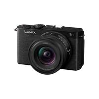 Panasonic Lumix DC-S9NE-K Full-frame Spiegelloze Vlogcamera met Open Poort, 24,2 MP, 6K / 4K video, 779-punts PDAF, Beeldstabilisatie, 5 GHz WiFi, Zwart, met S-R1840E 18-40mm S Lens