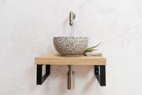 Saniclear Baru fonteinset met eiken plank, zwart-witte terrazzo waskom en RVS kraan voor in het toilet - thumbnail