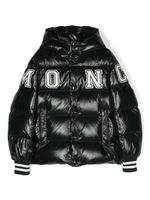 Moncler Enfant manteau matelassé à logo appliqué - Noir