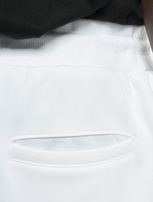 Starter / shorts Essential in wit Starter / shorts Essential in wit