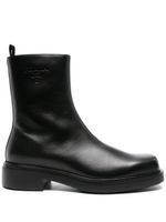 Prada bottines en cuir à logo embossé - Noir