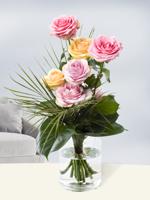 12 rode rozen - EverRed + Lindt hart + glasvaas Evita