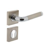 Deurkruk Agatha op vierkant rozet met 7mm nokken met profielcilindergat chroom/nikkel mat