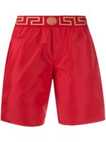 Versace short de bain à détail Greca - Rouge