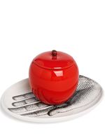 Fornasetti bougie parfumée Al Buio (110g) - Rouge