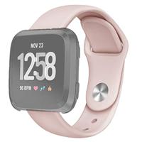 By Qubix - Compatible met Fitbit Versa 1/2 & Lite siliconen bandje - Maat: Small - Zand roze - Compatible fitbit bandje