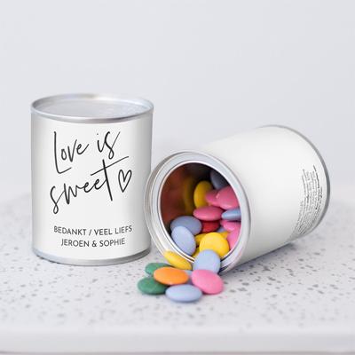 Blikje chocopastilles modern trouwbedankje Blikje chocopastilles modern trouwbedankje