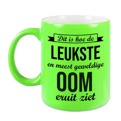 Leukste en meest geweldige oom cadeau mok / beker neon groen 330 ml - feest mokken Leukste en meest geweldige oom cadeau mok / beker neon groen 330 ml - feest mokken