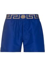 Versace short de bain à détail Greca - Bleu