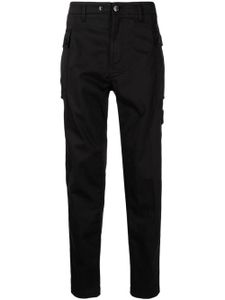 Stone Island pantalon fuselé à patch Compass - Noir