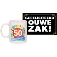 Verjaardag cadeau mok/beker 50 jaar print 300 ml + A5-size wenskaart ouwe zak - thumbnail