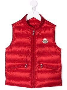 Moncler Enfant gilet matelassé à patch logo - Rouge