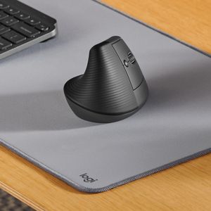 Logitech Lift Vertical Ergonomic Mouse Ergonomische muis Bluetooth, Radiografisch Optisch Graphite 6 Toetsen 4000 dpi Ergonomisch