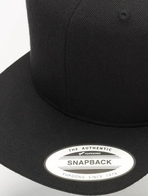 Flexfit / snapback cap Classic in zwart Flexfit / snapback cap Classic in zwart