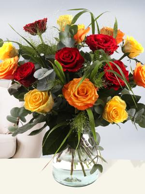 Gemengd boeket geel-oranje-rood met panicum en eucalyptus